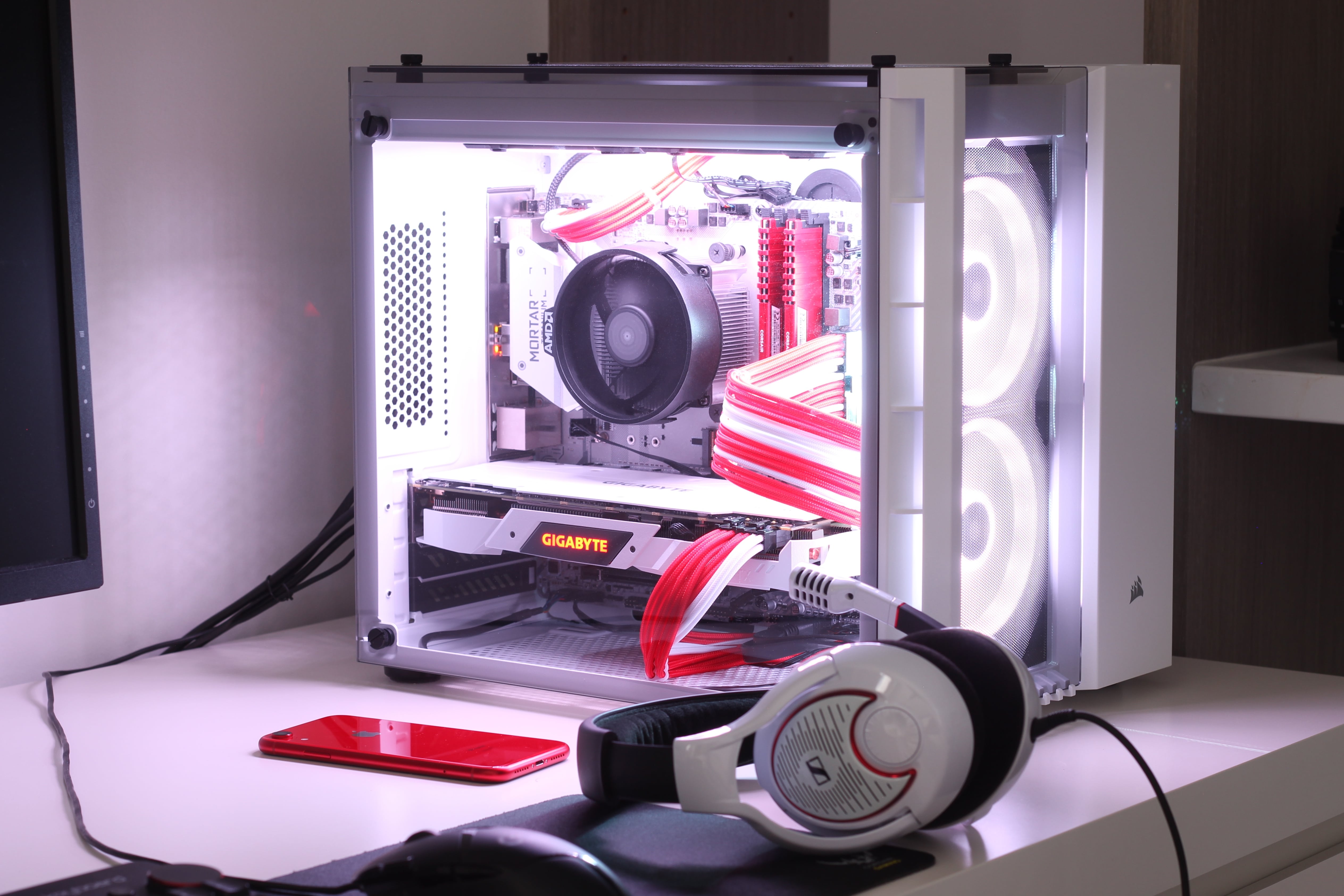 white gaming pc